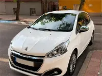 Usado Peugeot 208 Signature Sky 82 CV (60 kW) 2019 Blanco Utilitario