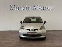 Usado Toyota Aygo Connect Style 68 CV (50 kW) 2010 Gris / plata Utilitario
