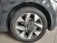 Usado Hyundai i10 79 CV (58 kW) 2025 Gris Utilitario