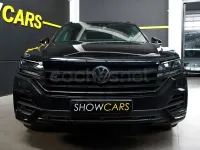 Käytetty VW Touareg R 462 HP (339 kW) 2022 Musta Katumaasturi