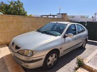Usado Renault Mégane 90 CV (66 kW) 2000 Gris / plata Berlina