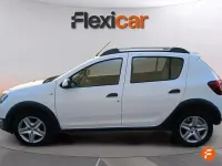 Usado Dacia Sandero Lauréate 90 CV (66 kW) 2016 Blanco