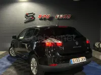Usado Renault Mégane LIMITED 115 CV (84 kW) 2015 Negro Berlina