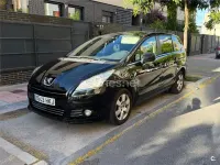 Usado Peugeot 5008 Active 112 CV (82 kW) 2012 Negro Monovolumen