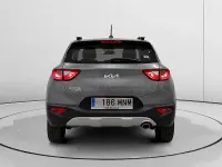 Usado Kia Stonic 100 CV (73 kW) 2024 Gris / plata SUV