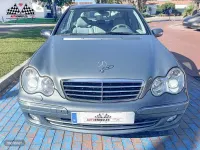 Usado Mercedes C220 Avantgarde 149 CV (109 kW) 2005 Azul Berlina
