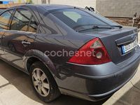 Usado Ford Mondeo Ghia 130 CV (95 kW) 2003 Gris / plata Berlina