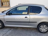 Usado Peugeot 206 70 CV (51 kW) 2002 Gris / plata Berlina