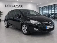 Używany Opel Astra Enjoy 110 KM (80 kW) 2011 Czarny Sedan/Limuzyna