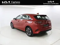 Usado Kia Ceed 101 CV (74 kW) 2024 Verde Utilitario