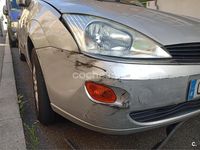 Usado Ford Focus Ghia 100 CV (73 kW) 2001 Gris / plata Berlina