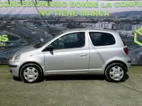 Usado Toyota Yaris 68 CV (50 kW) 2003 Gris Utilitario
