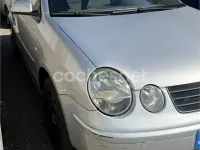 Usado VW Polo Highline 100 CV (73 kW) 2004 Gris / plata Utilitario