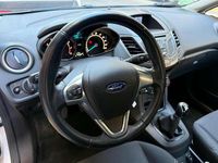 Usado Ford Fiesta Trend 101 CV (74 kW) 2016 Plateado Utilitario