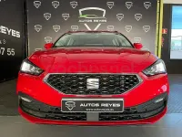 Usado Seat Leon Style 150 CV (110 kW) 2022 Rojo Familiar