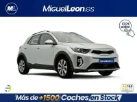 Usado Kia Stonic 100 CV (73 kW) 2025 Gris / plata SUV