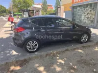 Usado Kia Ceed GT 128 CV (94 kW) 2014 Gris / plata Berlina