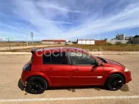 Usado Renault Mégane Dynamique 120 CV (88 kW) 2004 Rojo Berlina