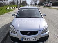 Usado Kia Rio EX 97 CV (71 kW) 2006 Gris / plata Berlina