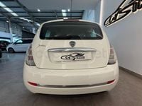 Usado Lancia Ypsilon Platinum 69 CV (50 kW) 2016 Blanco Utilitario