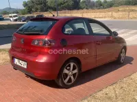 Usado Seat Ibiza 100 CV (73 kW) 2007 Granate Utilitario