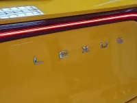Usado Lexus LBX 136 CV (100 kW) 2025 Amarillo SUV
