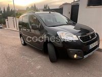 Usado Peugeot Partner Tepee Active 100 CV (73 kW) 2016 Gris / plata Monovolumen