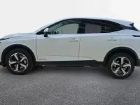 Usado Nissan Qashqai N-Connecta 190 CV (139 kW) 2023 Lunar white con techo midnight SUV