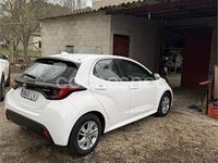 Usado Toyota Yaris Hybrid Plus 116 CV (85 kW) 2021 Blanco Berlina