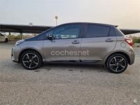 Usado Toyota Yaris Hybrid Advance 100 CV (73 kW) 2018 Gris / plata Berlina
