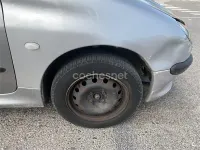 Usado Peugeot 206 75 CV (55 kW) 2004 Gris / plata Berlina