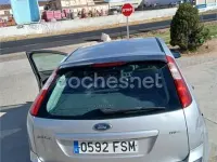 Usado Ford Focus Trend 115 CV (84 kW) 2007 Gris / plata Berlina
