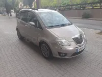 Usado Lancia Musa 90 CV (66 kW) 2008 Beige Monovolumen