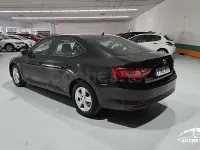 Usado Skoda Superb Active 150 CV (110 kW) 2018 Negro Berlina