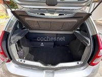 Usado Dacia Sandero Lauréate 75 CV (55 kW) 2012 Gris / plata Berlina