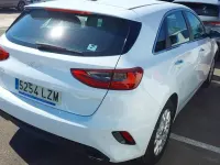 Usado Kia Ceed 101 CV (74 kW) 2022 Blanco Utilitario