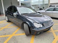 Usado Mercedes C220 Elegance 143 CV (105 kW) 2002 Azul Berlina