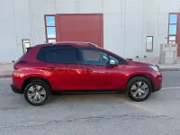 Usado Peugeot 2008 Allure 100 CV (73 kW) 2018 Granate SUV