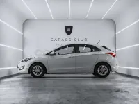 Usado Hyundai i30 100 CV (73 kW) 2014 Blanco Berlina