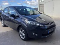 Usado Ford Fiesta Titanium 95 CV (69 kW) 2013 Gris / plata Berlina