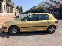 Usado Peugeot 307 90 CV (66 kW) 2004 Amarillo Berlina