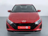 Usado Hyundai i20 100 CV (73 kW) 2024 Rojo Utilitario