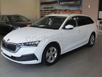 Usado Skoda Octavia Ambition 150 CV (110 kW) 2021 Blanco Familiar