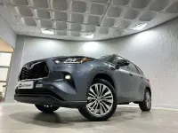 Usado Toyota Highlander Advance 246 CV (180 kW) 2022 Gris / plata SUV