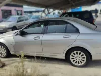 Usado Mercedes C200 Elegance 136 CV (100 kW) 2008 Gris Berlina