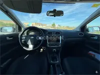 Usado Ford Focus Ghia 109 CV (80 kW) 2005 Azul Berlina