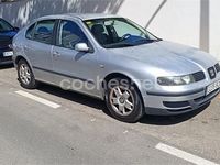 Usado Seat Leon 110 CV (80 kW) 2000 Gris / plata Utilitario