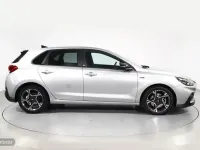 Usado Hyundai i30 N Line 120 CV (88 kW) 2023 Plateado Berlina