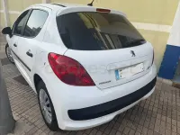 Usado Peugeot 207 70 CV (51 kW) 2009 Blanco Berlina