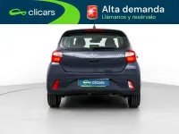 Usado Hyundai i10 67 CV (49 kW) 2022 Gris Utilitario